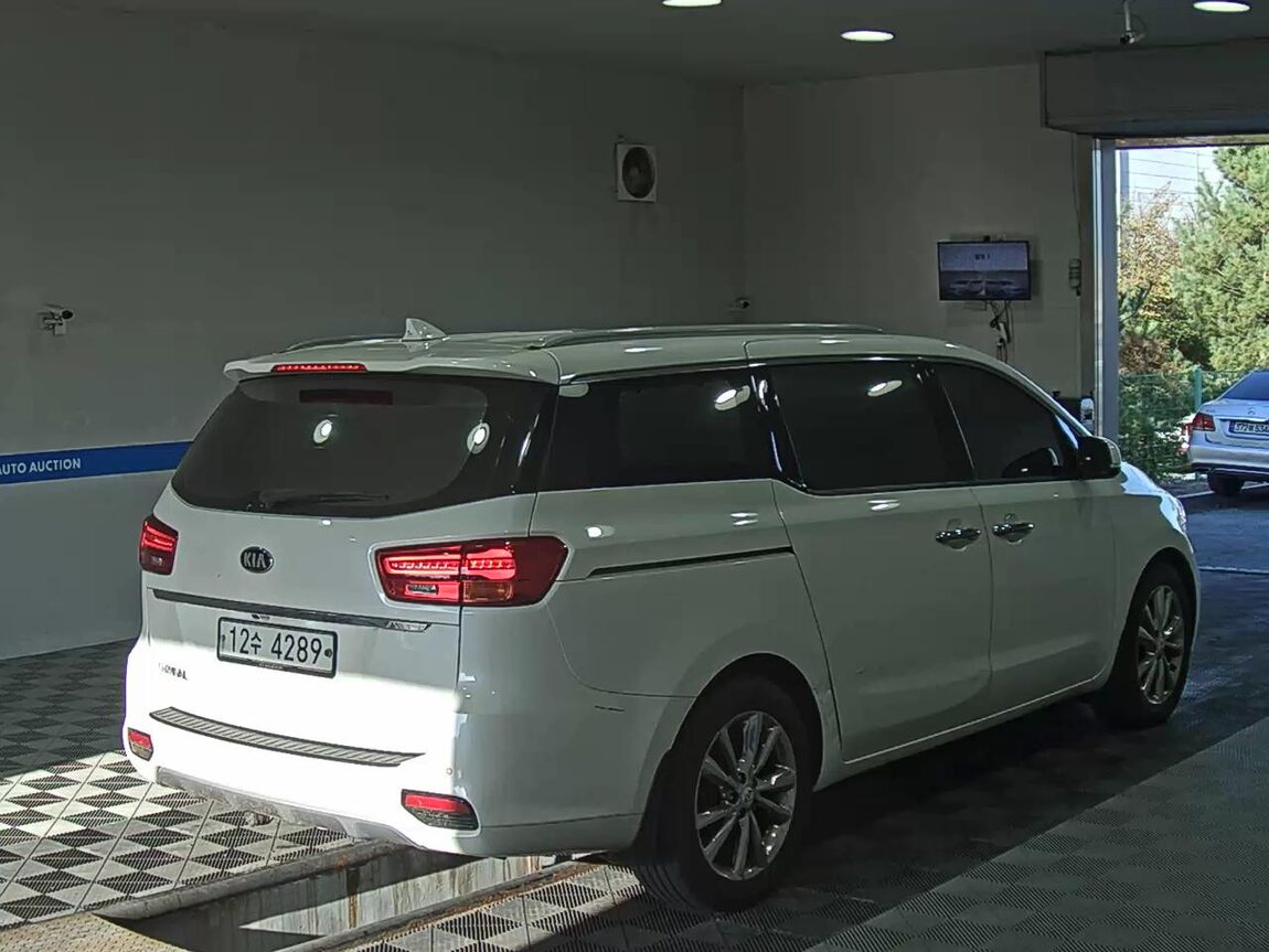 KIA THE NEW CARNIVAL 9-SEATER DIESEL NOBLESSE SPECIAL 2019 - zdjęcie 5