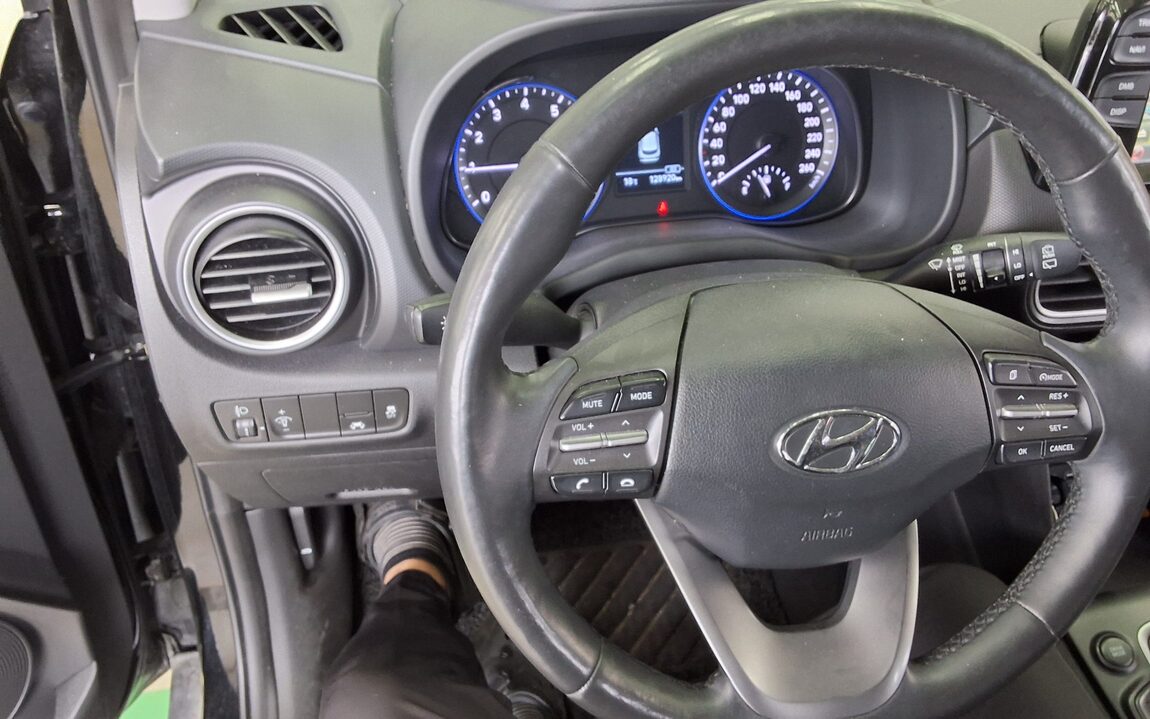 HYUNDAI KONA 1.6 GASOLINE 2WD MODERN POP 2018 - zdjęcie 17