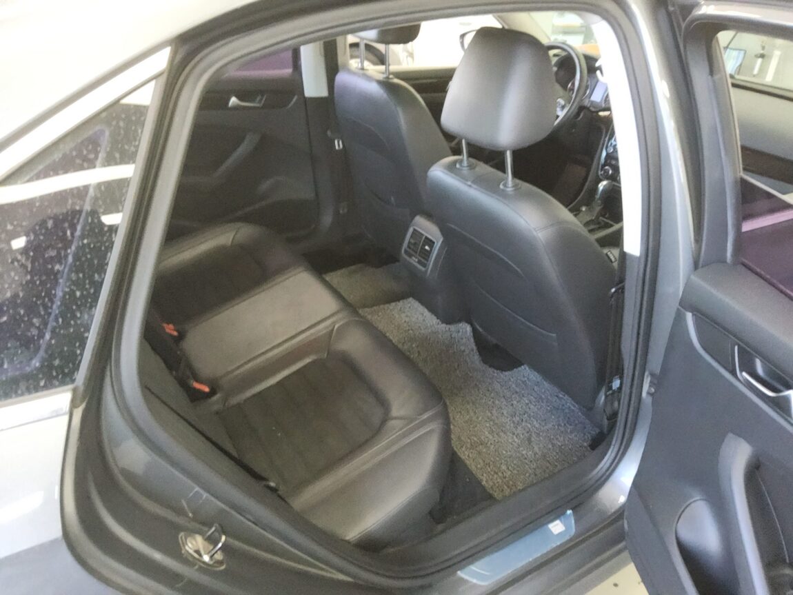 VOLKSWAGEN THE NEW PASSAT (7TH GEN) 2.0 TDI 2014 - zdjęcie 13