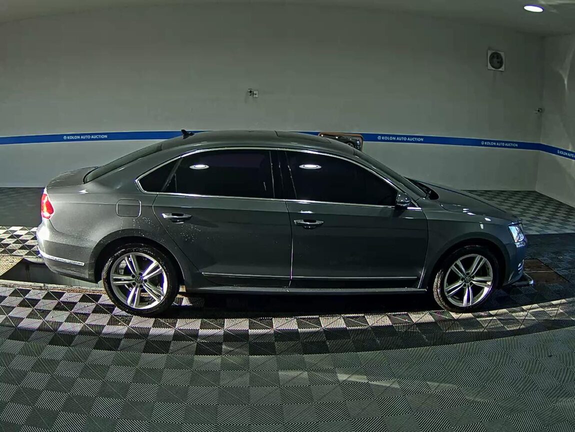 VOLKSWAGEN THE NEW PASSAT (7TH GEN) 2.0 TDI 2014 - zdjęcie 4