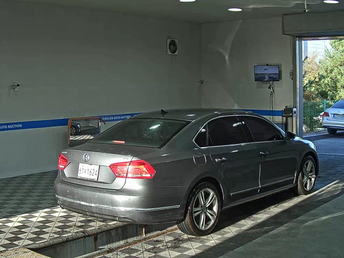 VOLKSWAGEN THE NEW PASSAT (7TH GEN) 2.0 TDI 2014 - zdjęcie 5