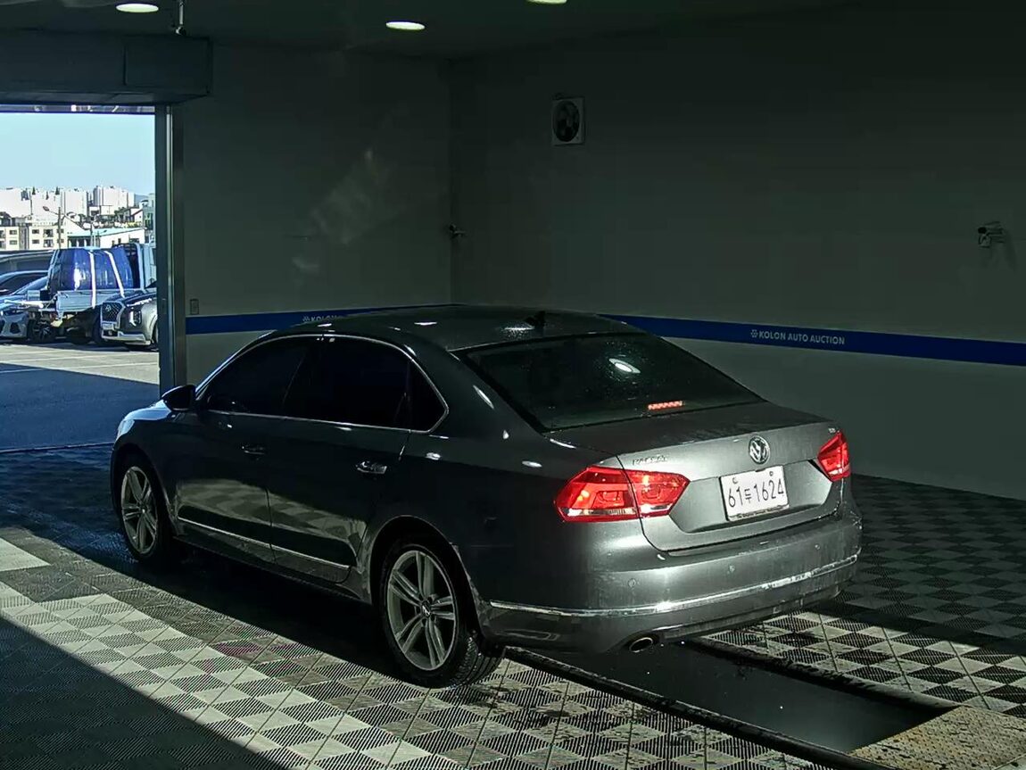 VOLKSWAGEN THE NEW PASSAT (7TH GEN) 2.0 TDI 2014 - zdjęcie 6