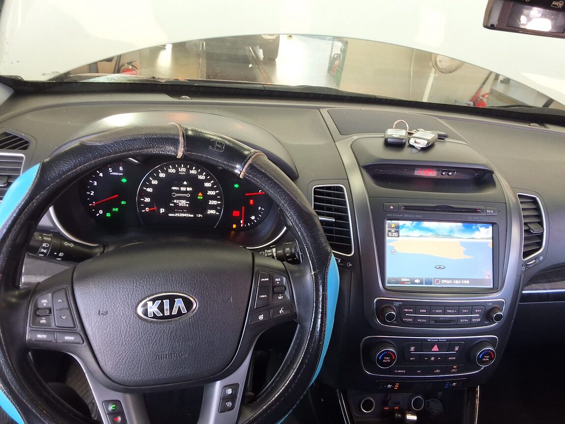 KIA NEW SORENTO R R2.0 2WD LIMITED 2014 - zdjęcie 17