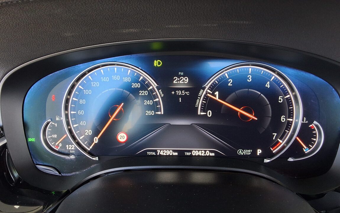BMW 5 SERIES (7TH GEN) 520i LUXURY 2018 - zdjęcie 9