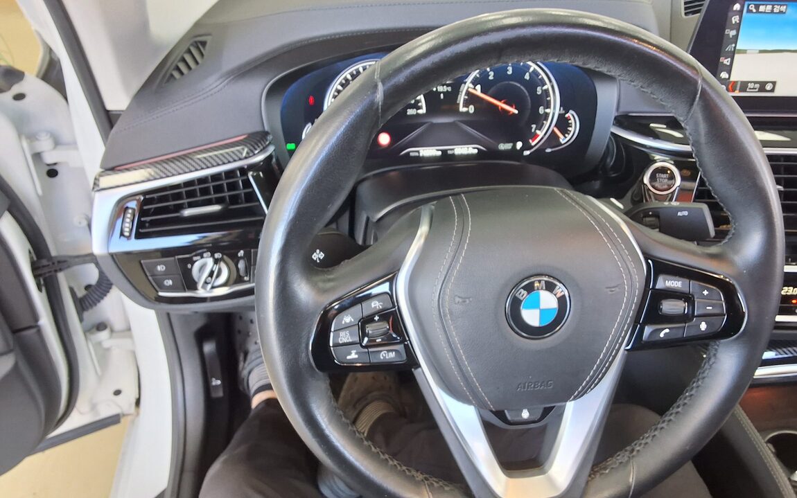 BMW 5 SERIES (7TH GEN) 520i LUXURY 2018 - zdjęcie 17