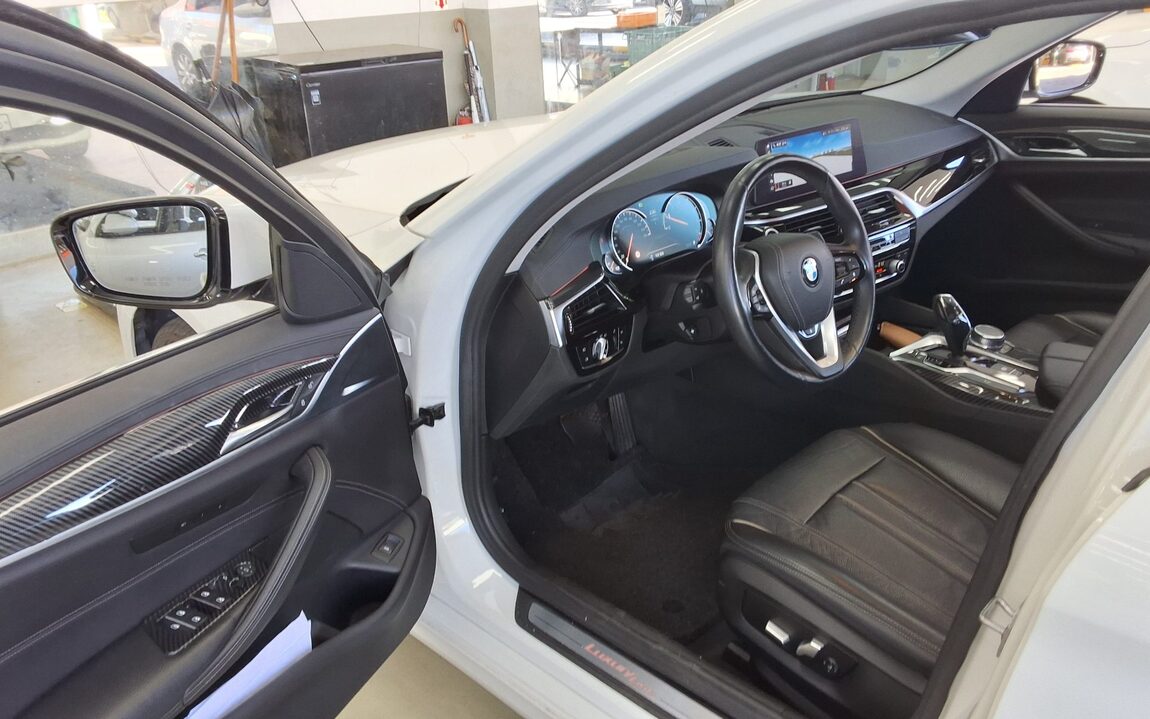 BMW 5 SERIES (7TH GEN) 520i LUXURY 2018 - zdjęcie 10