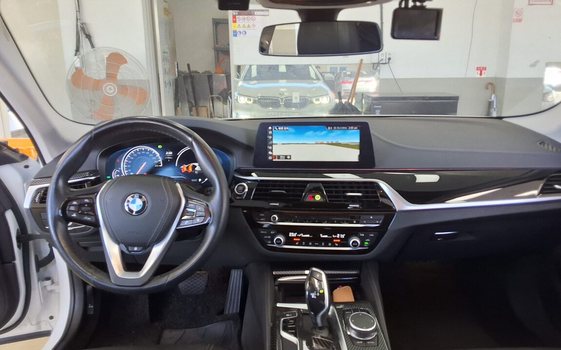 BMW 5 SERIES (7TH GEN) 520i LUXURY 2018 - zdjęcie 11