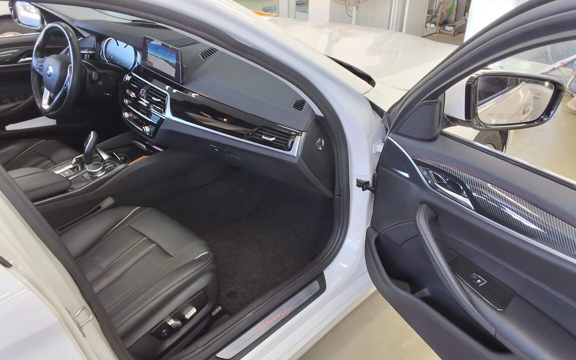 BMW 5 SERIES (7TH GEN) 520i LUXURY 2018 - zdjęcie 14