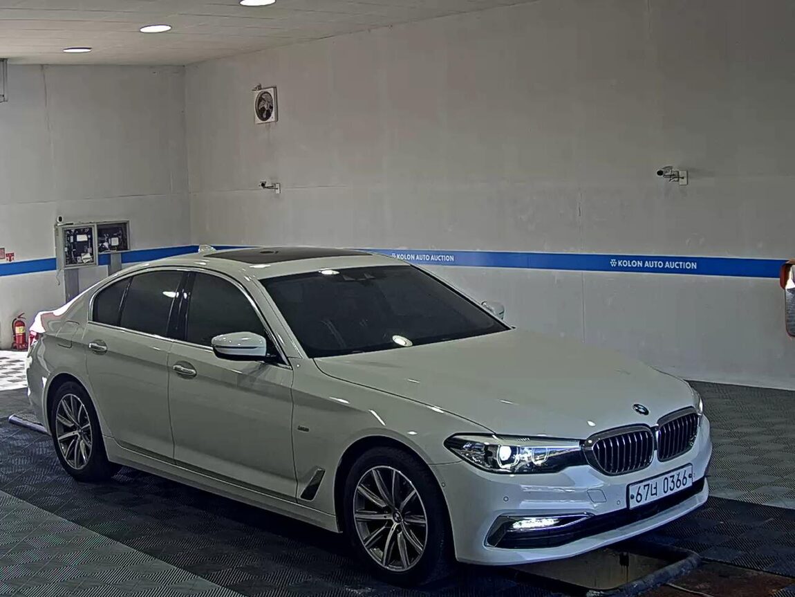 BMW 5 SERIES (7TH GEN) 520i LUXURY 2018 - zdjęcie 3