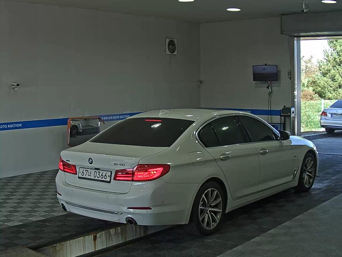 BMW 5 SERIES (7TH GEN) 520i LUXURY 2018 - zdjęcie 5