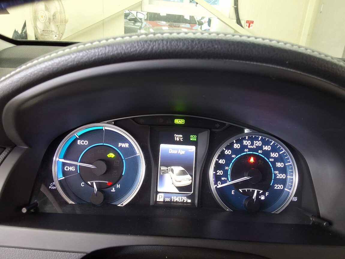 TOYOTA CAMRY (9TH GEN) 2.5 HYBRID LE 2016 - zdjęcie 10