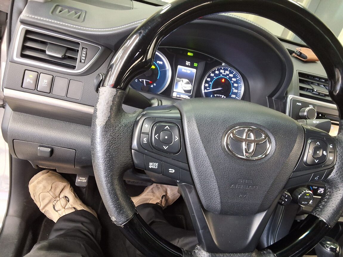 TOYOTA CAMRY (9TH GEN) 2.5 HYBRID LE 2016 - zdjęcie 23