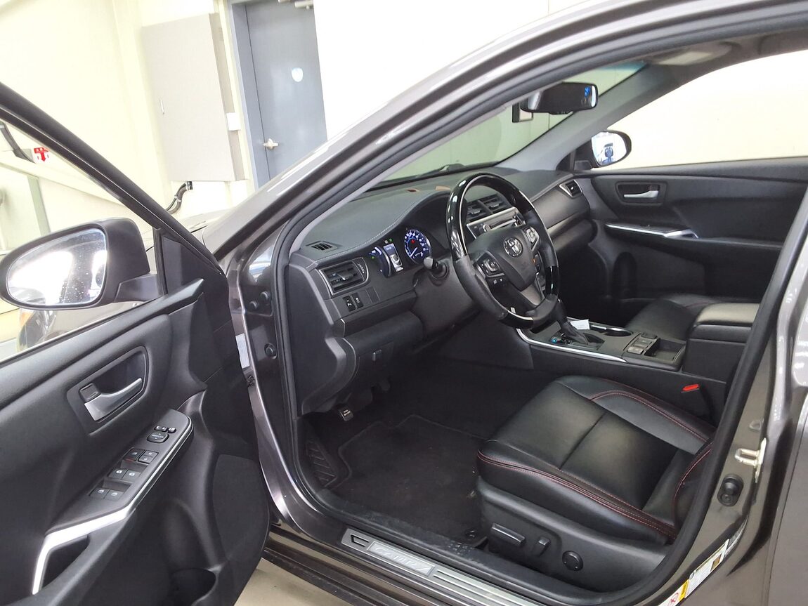 TOYOTA CAMRY (9TH GEN) 2.5 HYBRID LE 2016 - zdjęcie 11