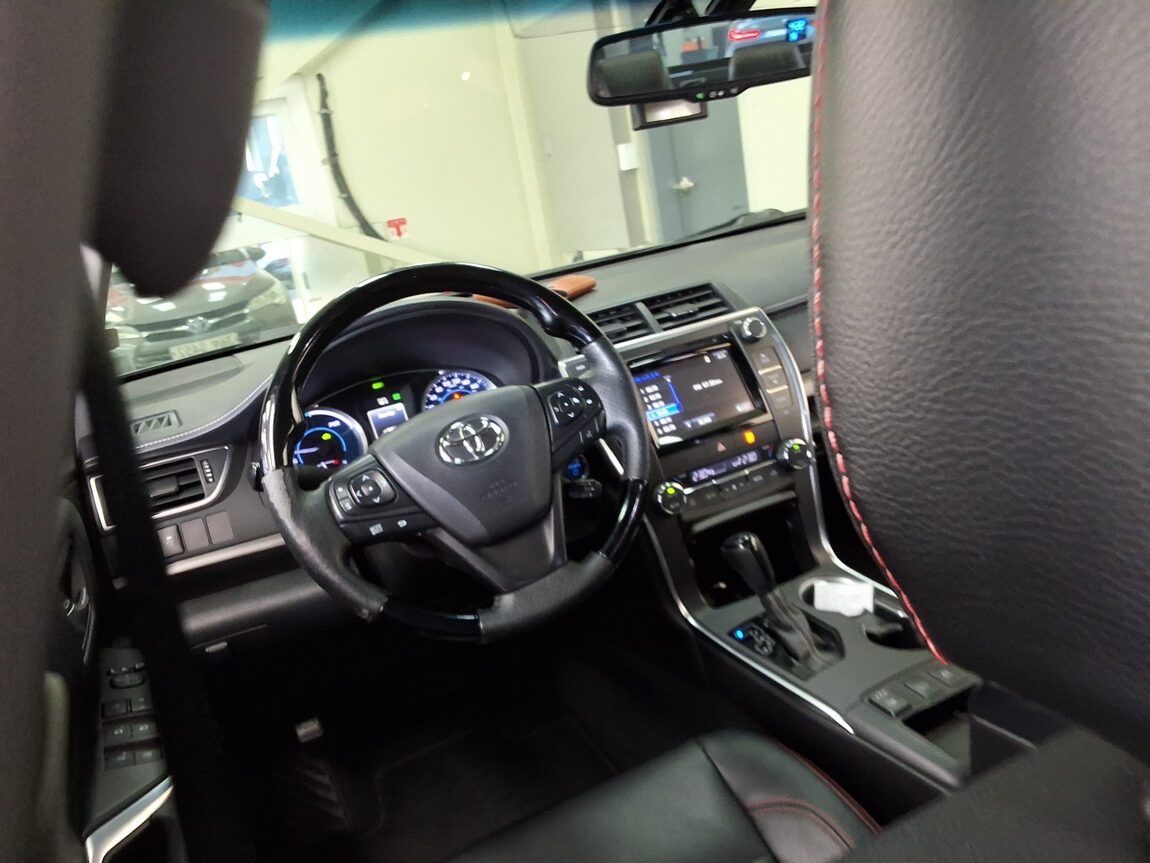 TOYOTA CAMRY (9TH GEN) 2.5 HYBRID LE 2016 - zdjęcie 12