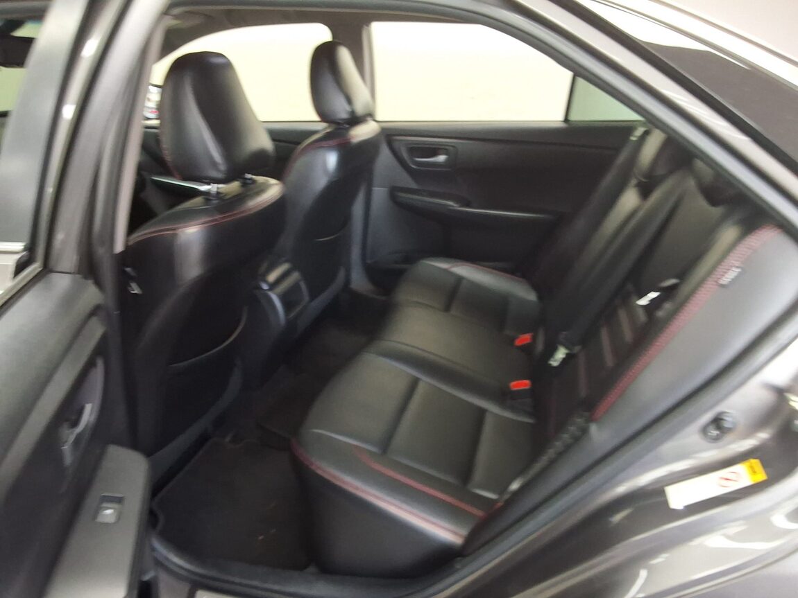 TOYOTA CAMRY (9TH GEN) 2.5 HYBRID LE 2016 - zdjęcie 13
