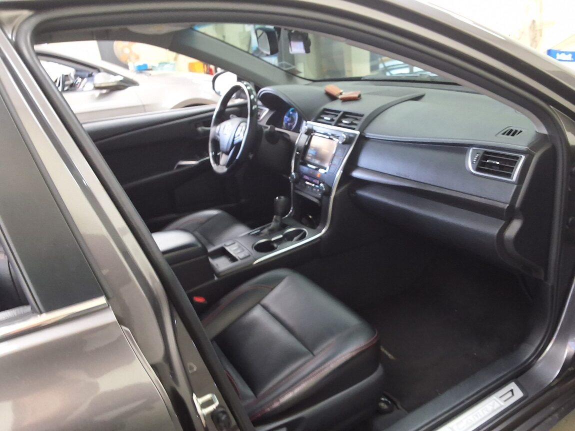 TOYOTA CAMRY (9TH GEN) 2.5 HYBRID LE 2016 - zdjęcie 15