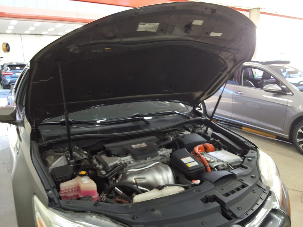 TOYOTA CAMRY (9TH GEN) 2.5 HYBRID LE 2016 - zdjęcie 18