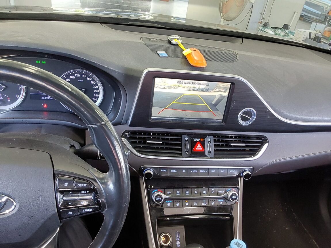 HYUNDAI GRANDEUR IG 2.4 GDi PREMIUM SPECIAL 2018 - zdjęcie 17