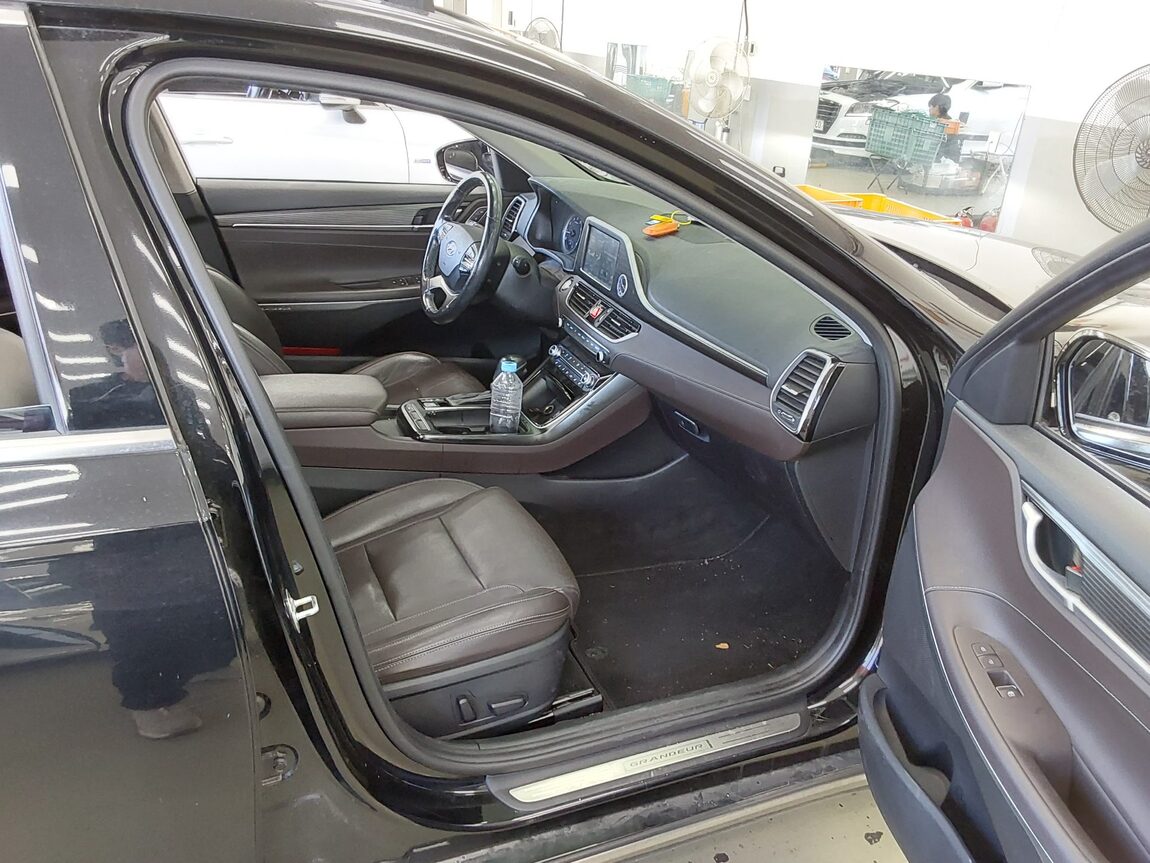 HYUNDAI GRANDEUR IG 2.4 GDi PREMIUM SPECIAL 2018 - zdjęcie 14