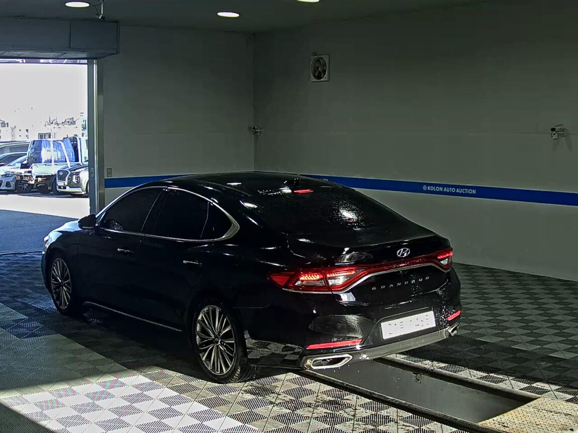 HYUNDAI GRANDEUR IG 2.4 GDi PREMIUM SPECIAL 2018 - zdjęcie 6