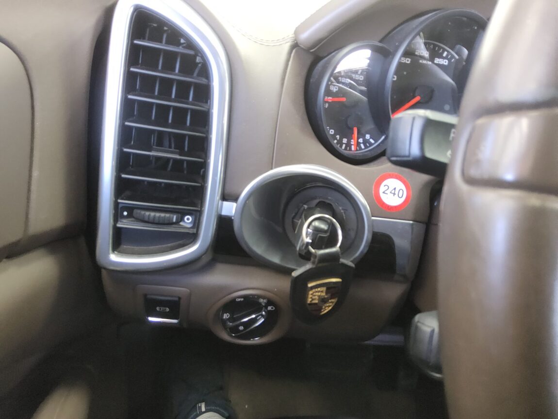 PORSCHE CAYENNE (2ND GEN) 4.8 S 2011 - zdjęcie 17