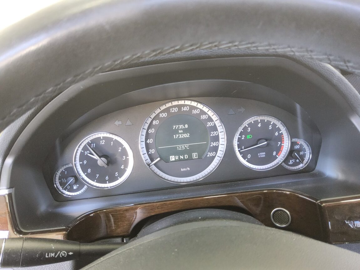 MERCEDES-BENZ E-CLASS (4TH GEN) E200 CGI BLUEEFFICIENCY 2011 - zdjęcie 9