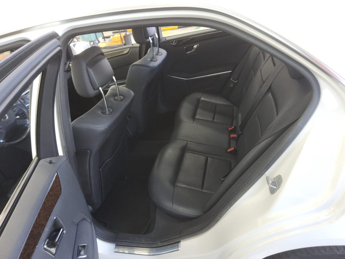 MERCEDES-BENZ E-CLASS (4TH GEN) E200 CGI BLUEEFFICIENCY 2011 - zdjęcie 12
