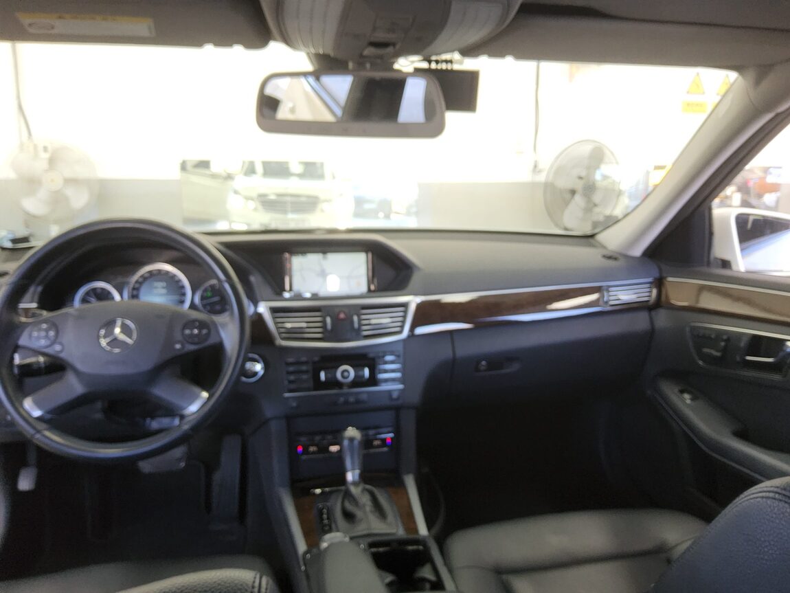 MERCEDES-BENZ E-CLASS (4TH GEN) E200 CGI BLUEEFFICIENCY 2011 - zdjęcie 11