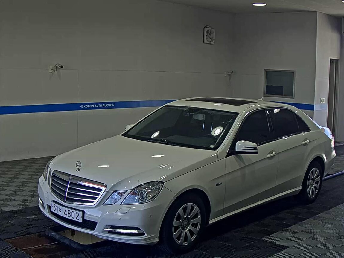 MERCEDES-BENZ E-CLASS (4TH GEN) E200 CGI BLUEEFFICIENCY 2011 - zdjęcie 2