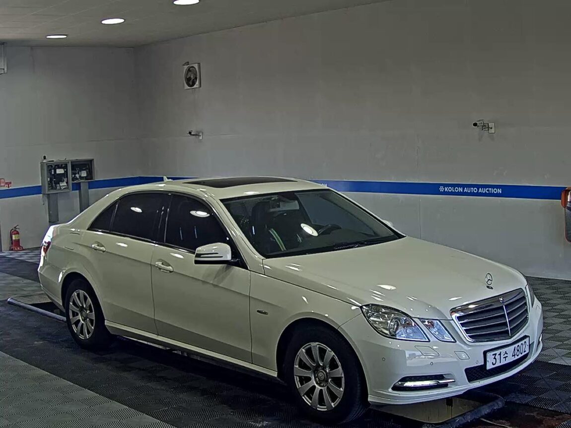 MERCEDES-BENZ E-CLASS (4TH GEN) E200 CGI BLUEEFFICIENCY 2011 - zdjęcie 3