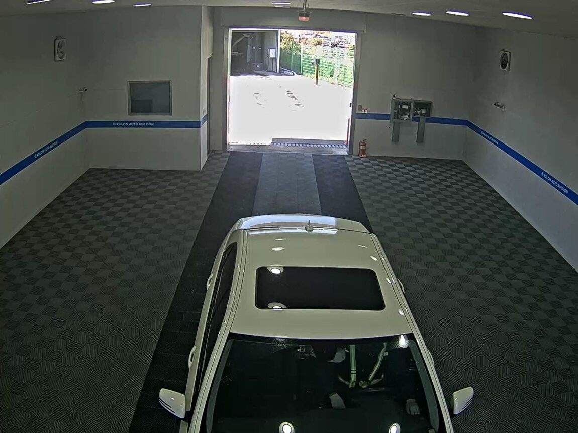 MERCEDES-BENZ E-CLASS (4TH GEN) E200 CGI BLUEEFFICIENCY 2011 - zdjęcie 7