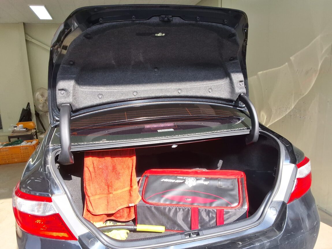 TOYOTA CAMRY (9TH GEN) 2.5 HYBRID XLE 2016 - zdjęcie 16