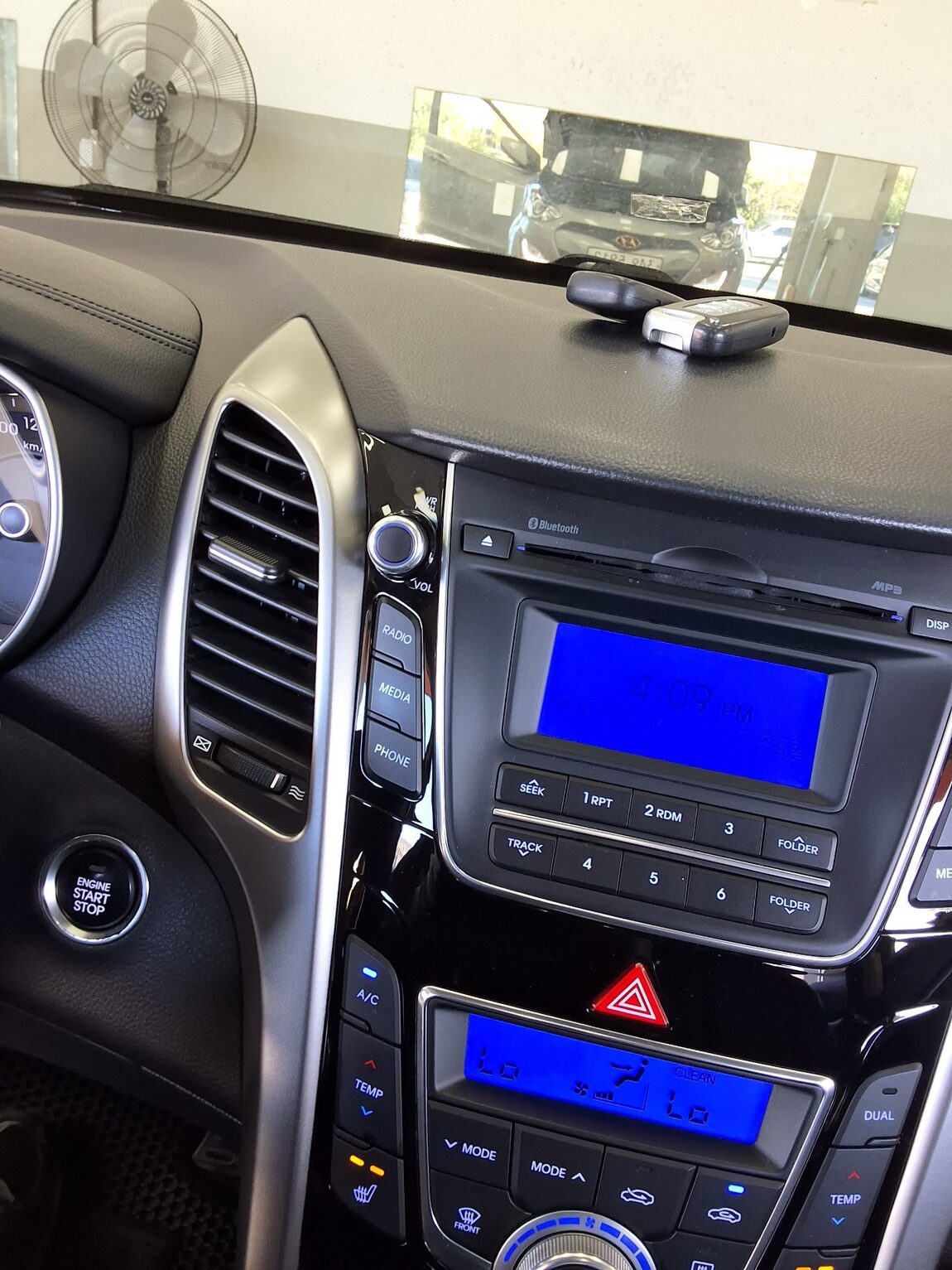 HYUNDAI NEW i30 1.6 VGT UNIQUE 2012 - zdjęcie 17