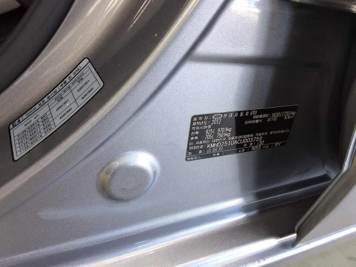 HYUNDAI NEW i30 1.6 VGT UNIQUE 2012 - zdjęcie 16