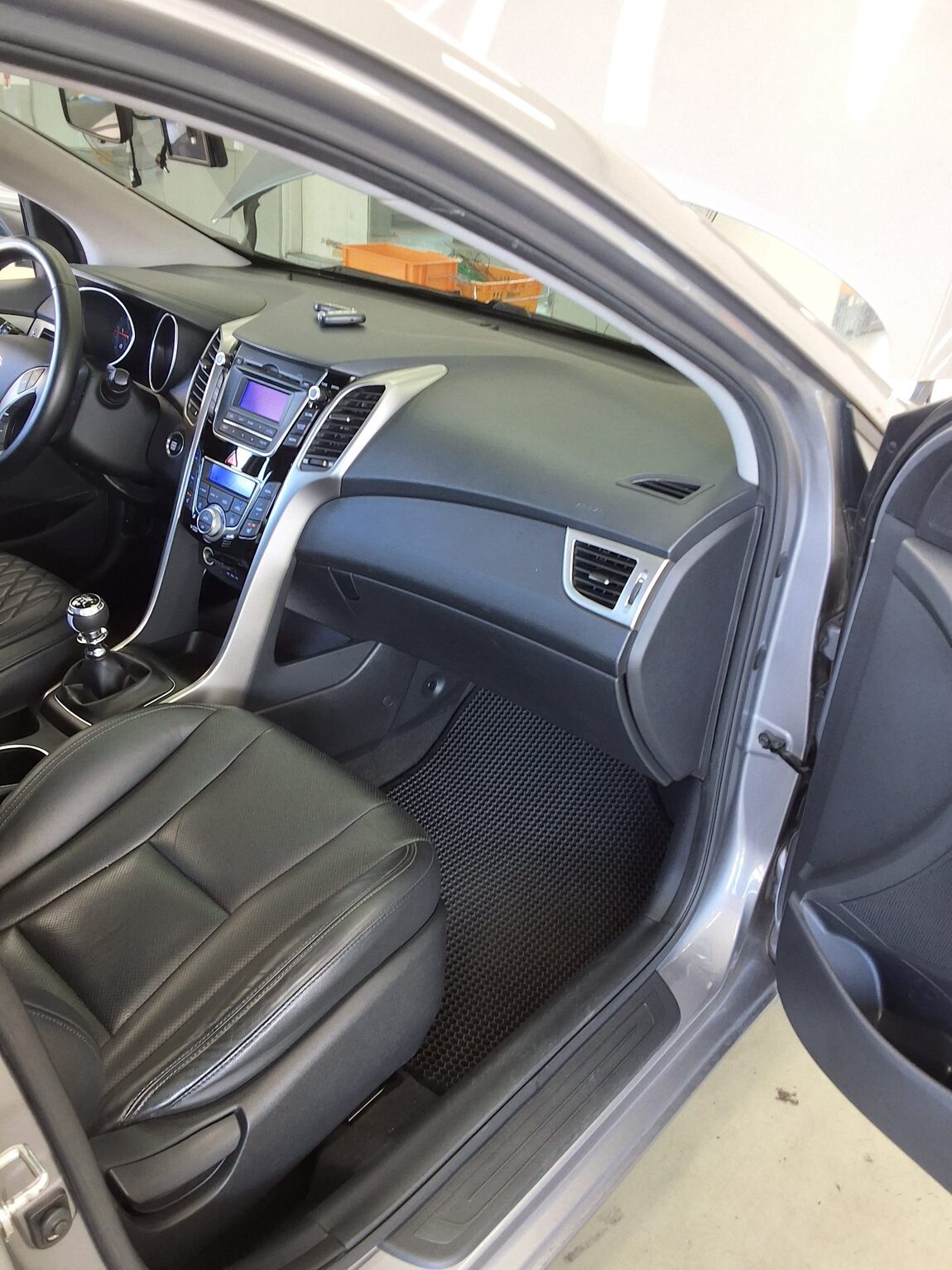 HYUNDAI NEW i30 1.6 VGT UNIQUE 2012 - zdjęcie 14