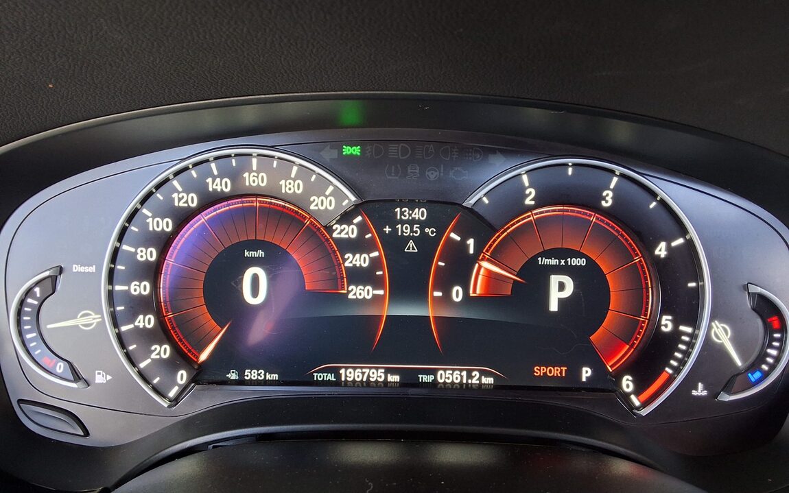 BMW 5 SERIES (7TH GEN) 520d LUXURY LINE SPECIAL 2018 - zdjęcie 9