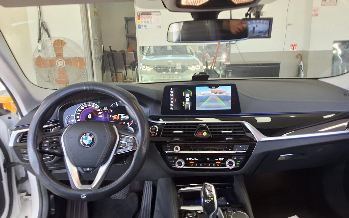 BMW 5 SERIES (7TH GEN) 520d LUXURY LINE SPECIAL 2018 - zdjęcie 11