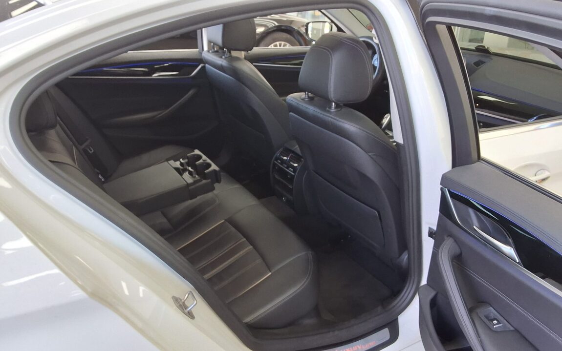 BMW 5 SERIES (7TH GEN) 520d LUXURY LINE SPECIAL 2018 - zdjęcie 13