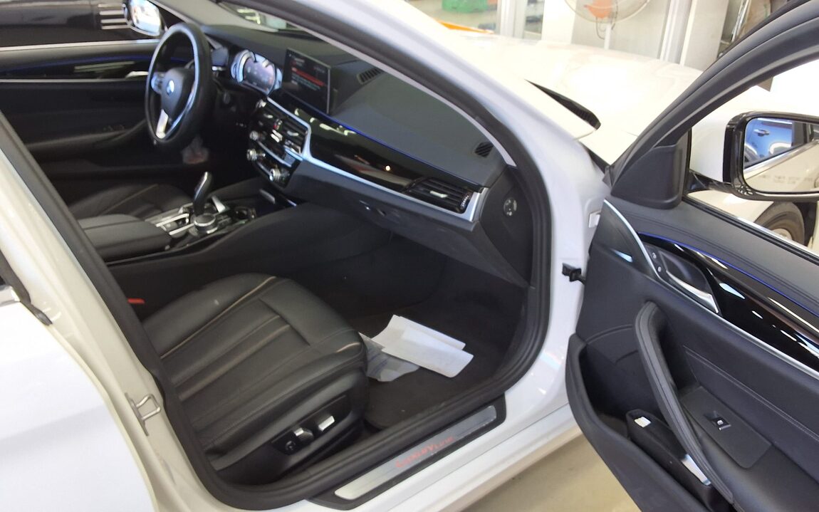 BMW 5 SERIES (7TH GEN) 520d LUXURY LINE SPECIAL 2018 - zdjęcie 14