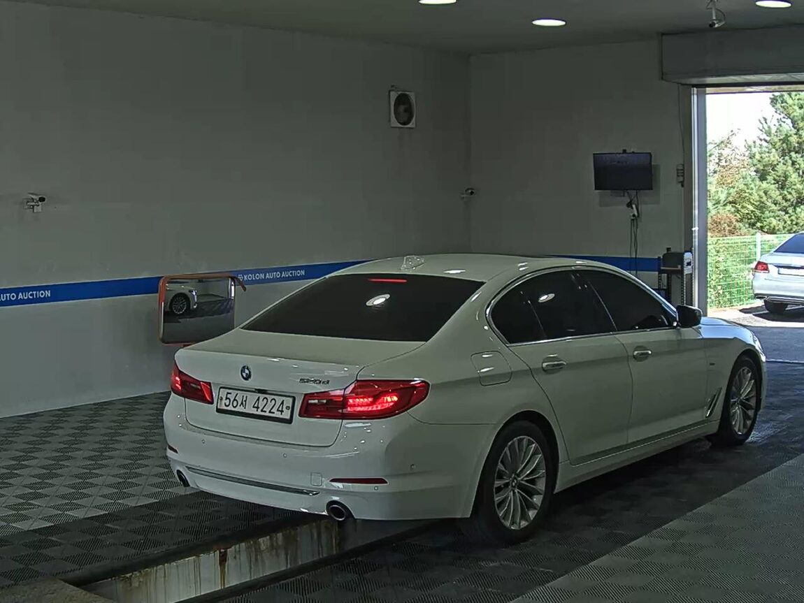 BMW 5 SERIES (7TH GEN) 520d LUXURY LINE SPECIAL 2018 - zdjęcie 5