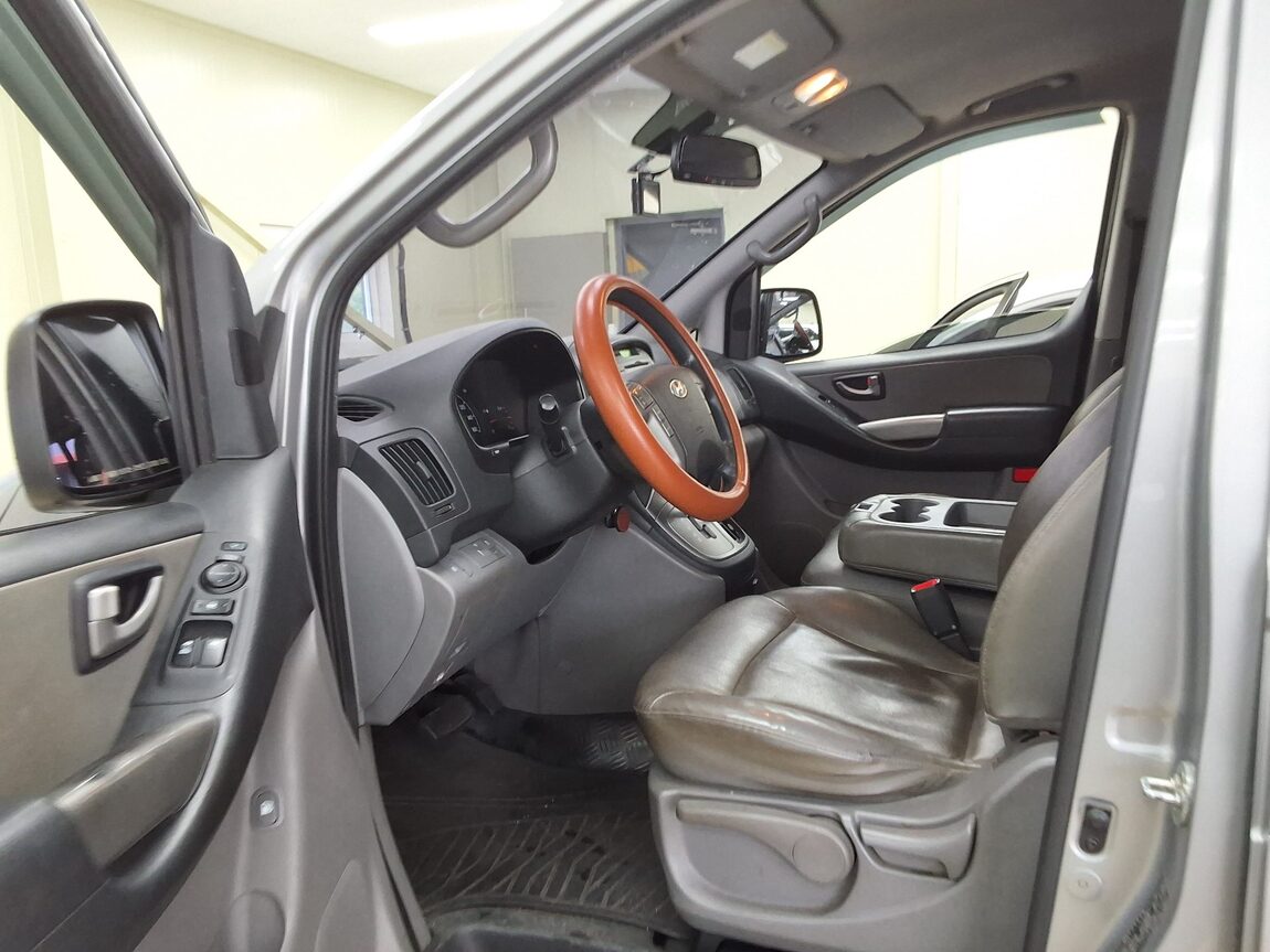 HYUNDAI GRAND STAREX 12-SEATER DIESEL CVX LUXURY 2015 - zdjęcie 11