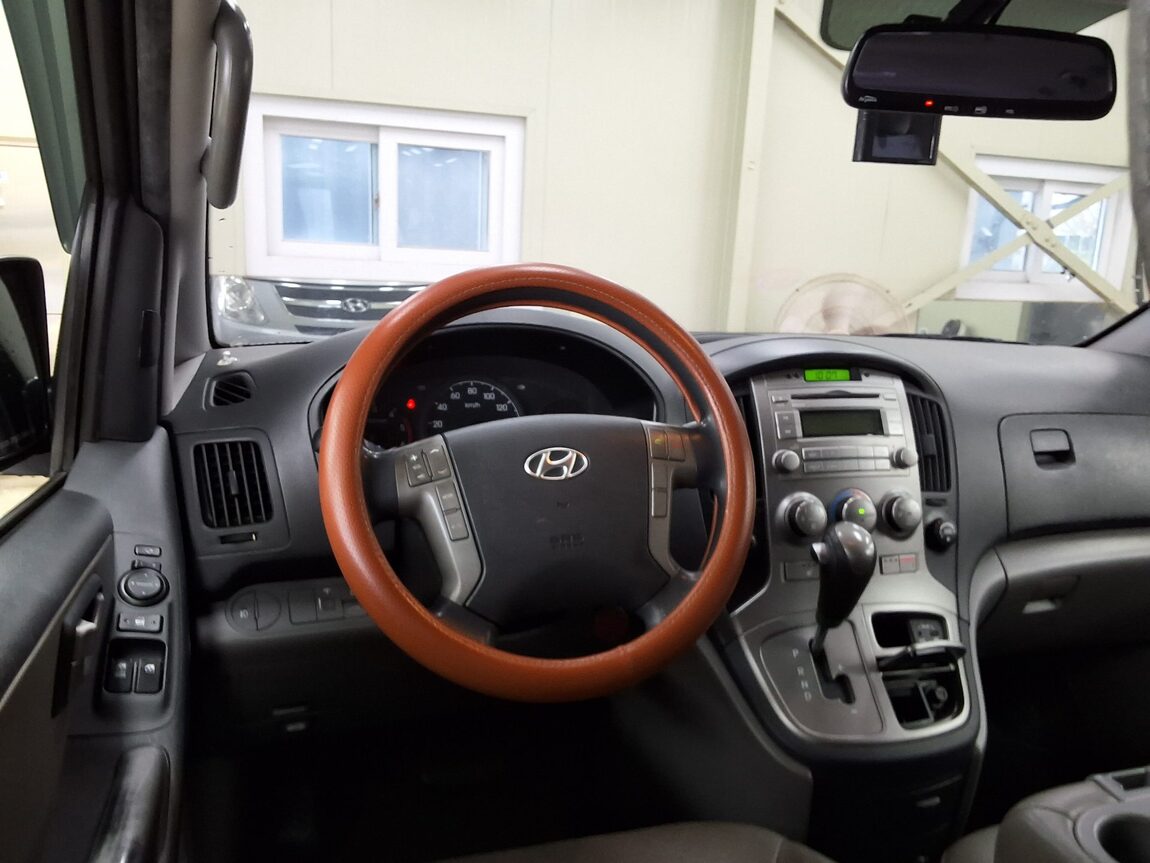 HYUNDAI GRAND STAREX 12-SEATER DIESEL CVX LUXURY 2015 - zdjęcie 12