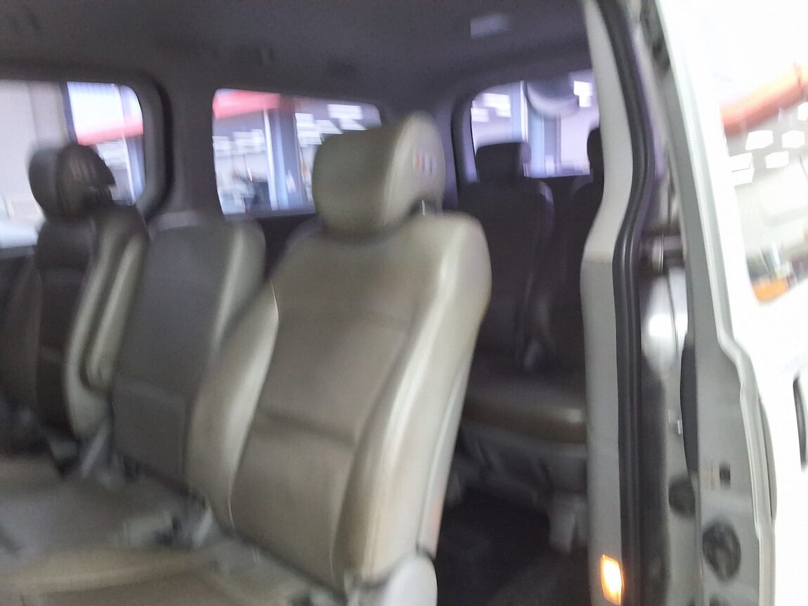 HYUNDAI GRAND STAREX 12-SEATER DIESEL CVX LUXURY 2015 - zdjęcie 13
