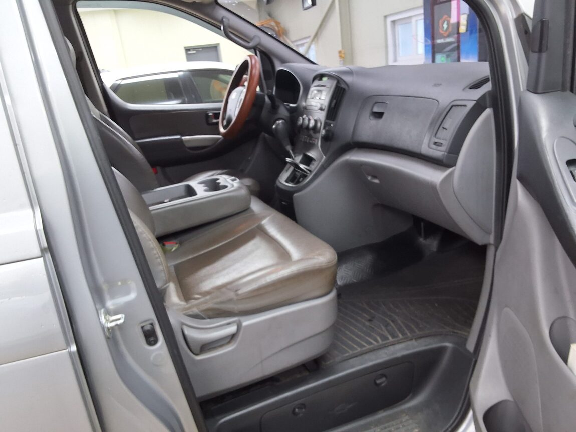 HYUNDAI GRAND STAREX 12-SEATER DIESEL CVX LUXURY 2015 - zdjęcie 15