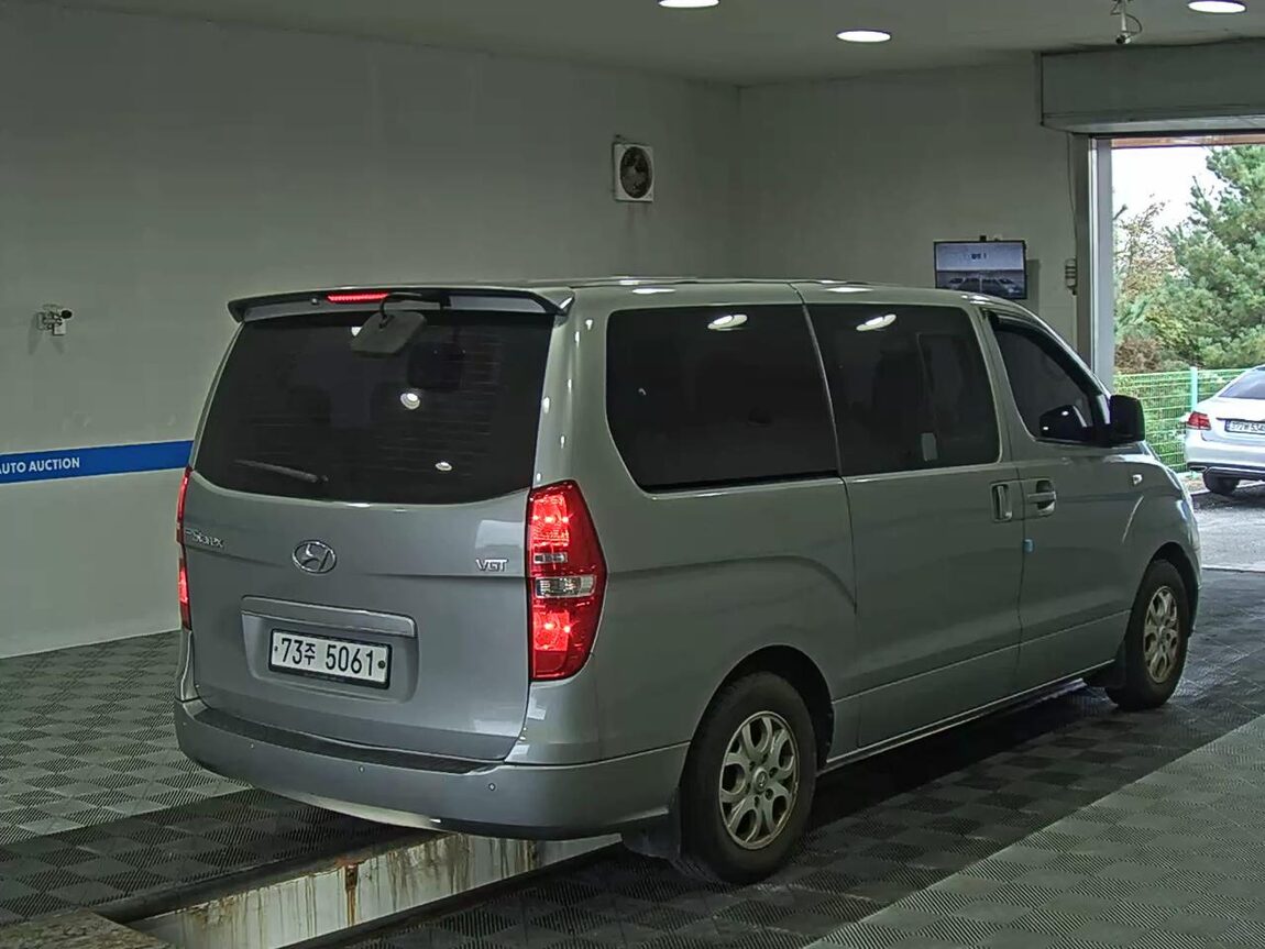 HYUNDAI GRAND STAREX 12-SEATER DIESEL CVX LUXURY 2015 - zdjęcie 5