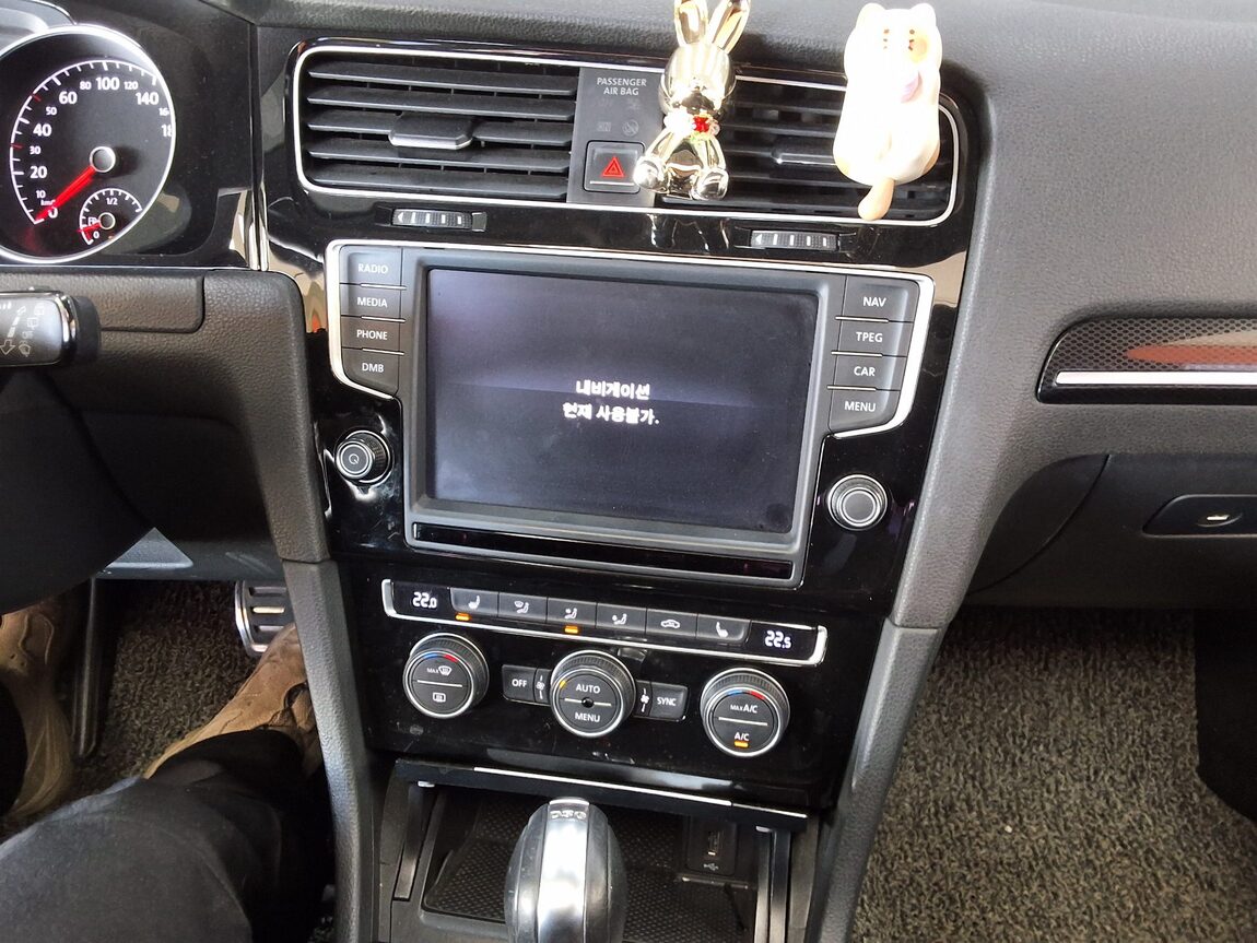 VOLKSWAGEN GOLF (7TH GEN) 2.0 TDI PREMIUM 2015 - zdjęcie 24
