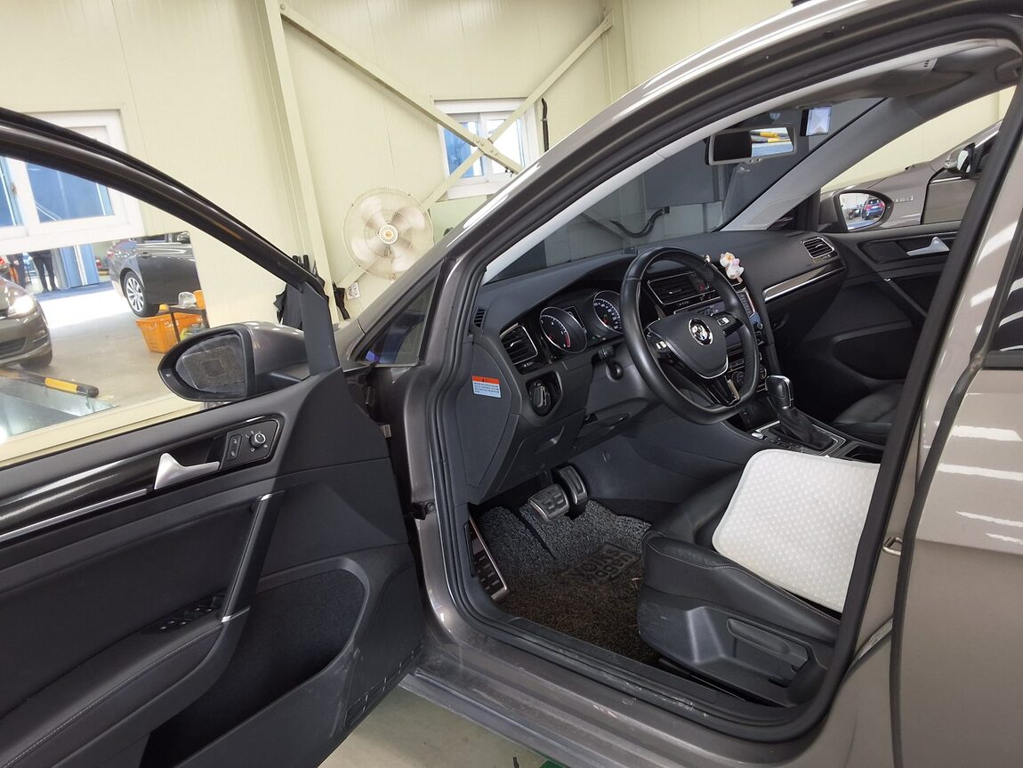 VOLKSWAGEN GOLF (7TH GEN) 2.0 TDI PREMIUM 2015 - zdjęcie 11