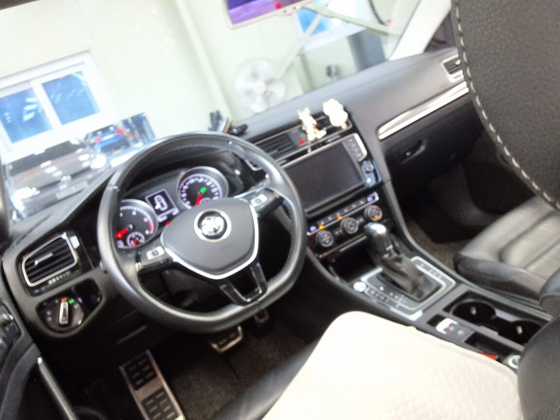 VOLKSWAGEN GOLF (7TH GEN) 2.0 TDI PREMIUM 2015 - zdjęcie 12