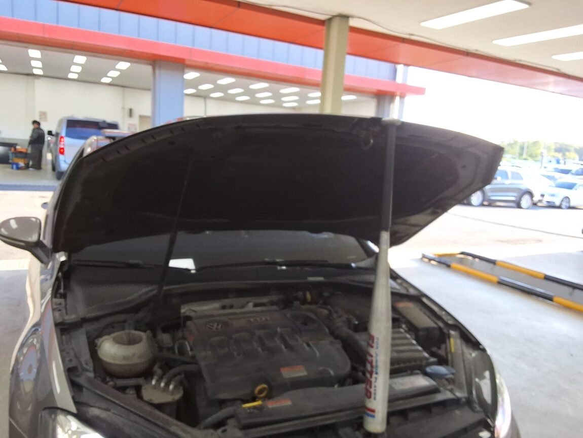 VOLKSWAGEN GOLF (7TH GEN) 2.0 TDI PREMIUM 2015 - zdjęcie 18
