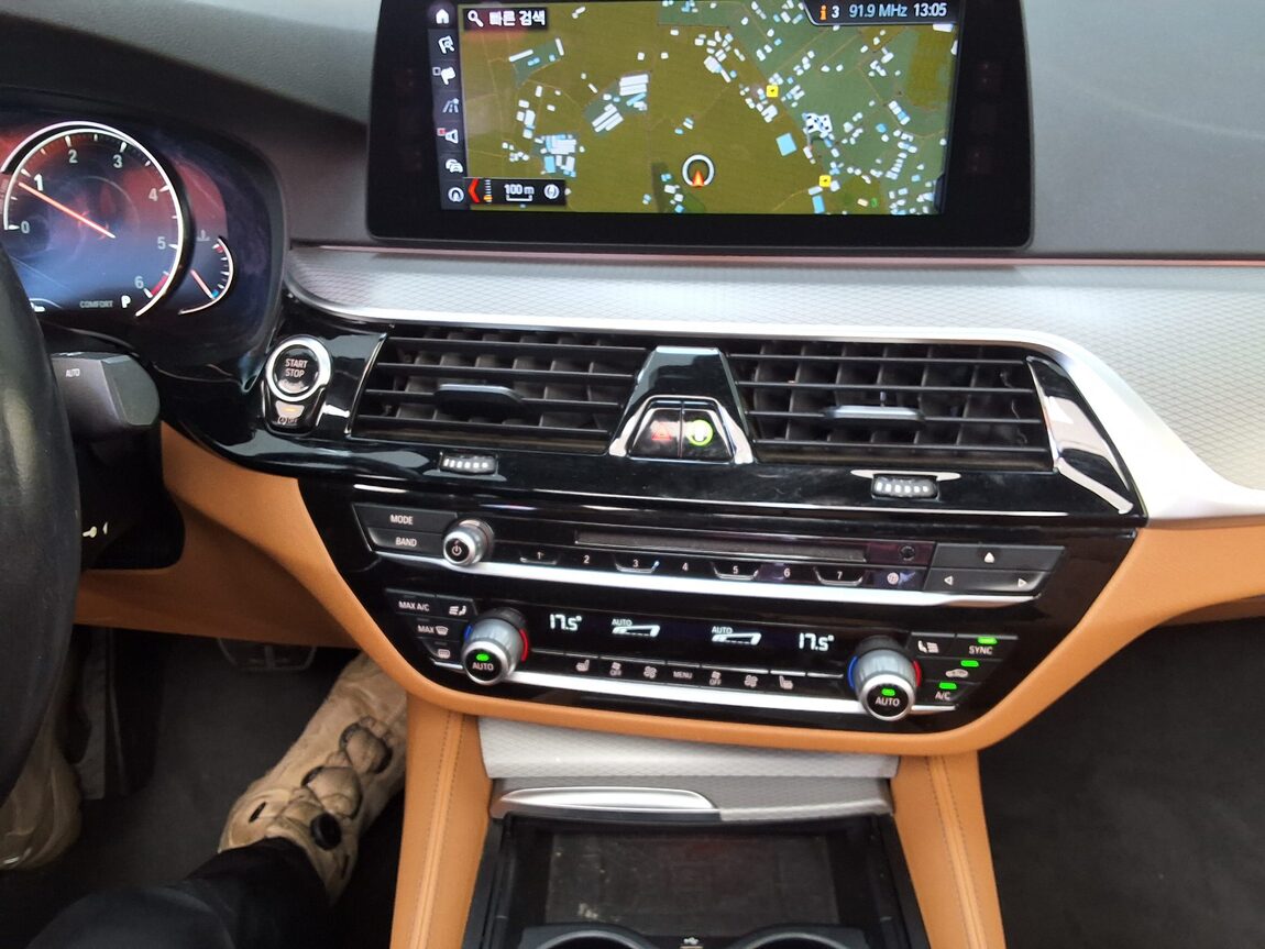 BMW 5 SERIES (7TH GEN) 520d xDRIVE M SPORT PACK 2018 - zdjęcie 24